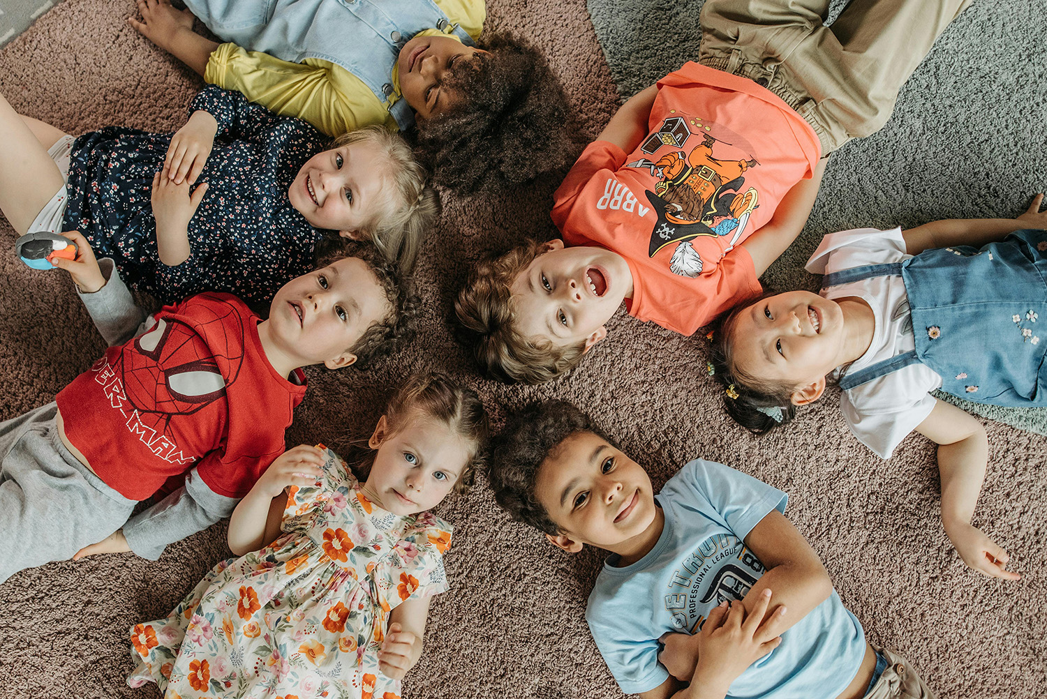 Diverse group of young children in the classroom.