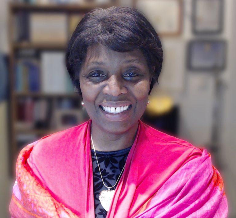 Linda Hamilton headshot